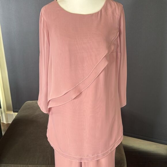 Pink Chiffon Layered Formal Two-Piece Pant Suit Set Mother of Bride Size 10 NEW - Picture 2 of 15